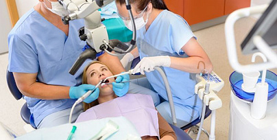 Лечение зубов под микроскопом